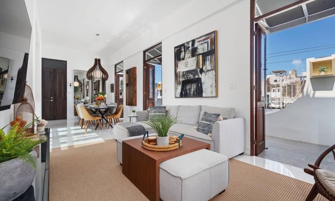 Mercado Apartamento | Villa Gaudi | Modern and Luminous 2 Bedroom Penthouse in the Heart of Historic O