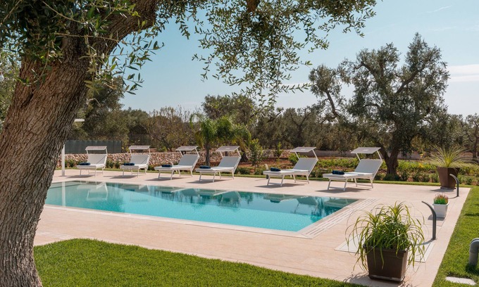 San Michele Salentino Villa | Villa 'Gelso Bianco Con Piscina' con piscina privada, Wi-Fi y aire acondicionado