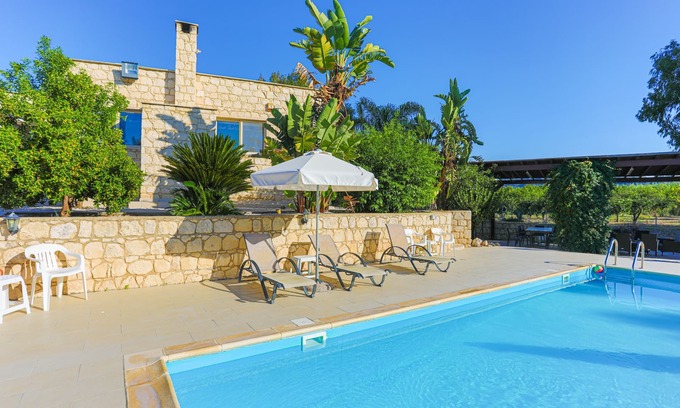 Goudi Villa | Villa Georgios Rafaela: aislado, piscina, Wifi, aire acondicionado, capacidad para 10 personas