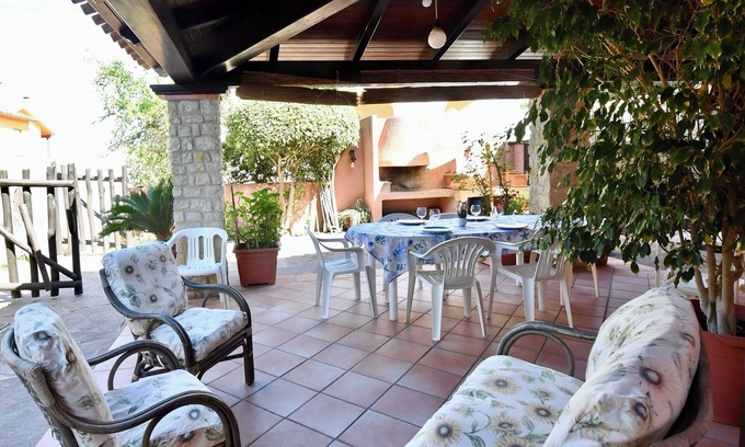 Sa Rocca Tunda Casa | Villa Gianni - Rustic House a Few Steps from the Sea for Families Seeking Peace