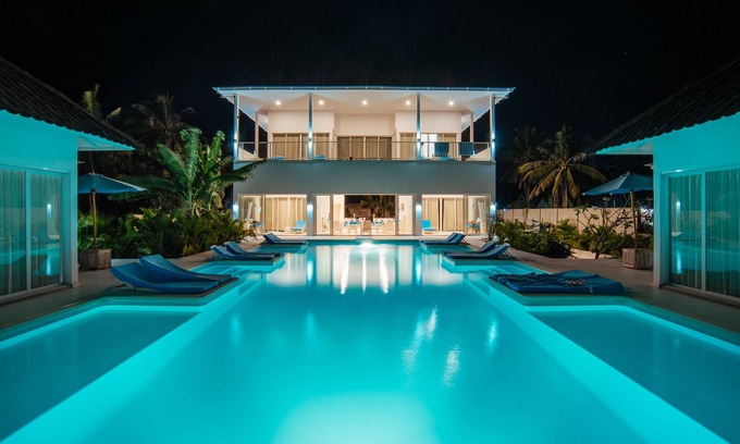 Gili Trawangan Villa | NUEVA VILLA: Villa 4 * pers -FRONT-mar 500m2-12-.-La Piscina 20x10- Gili Trawangan