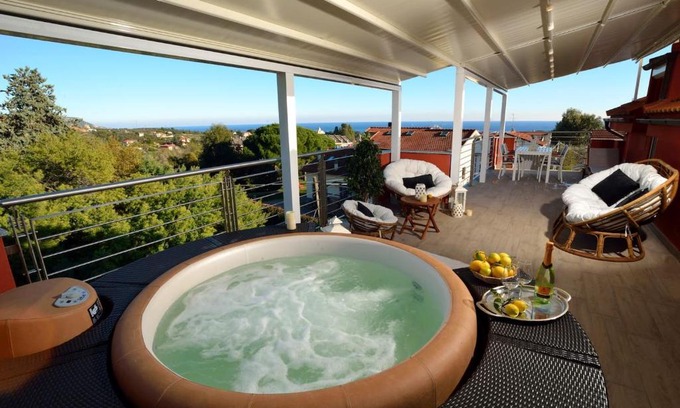 Loano Casa | Villa Giovanna con terrazza panoramica, Jacuzzi e sauna