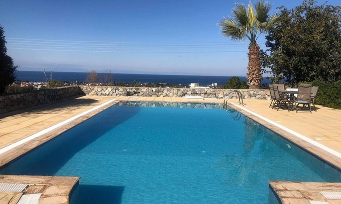 Kyrenia District Villa | Villa Green Palace, piscina privada, vistas al mar y montaña espaciosa y hermosa