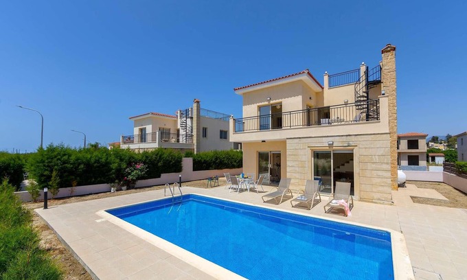 Prodromi Casa | Villa Green Valley 2 is a spacious and stylish villa set on a small complex within a short walk of t