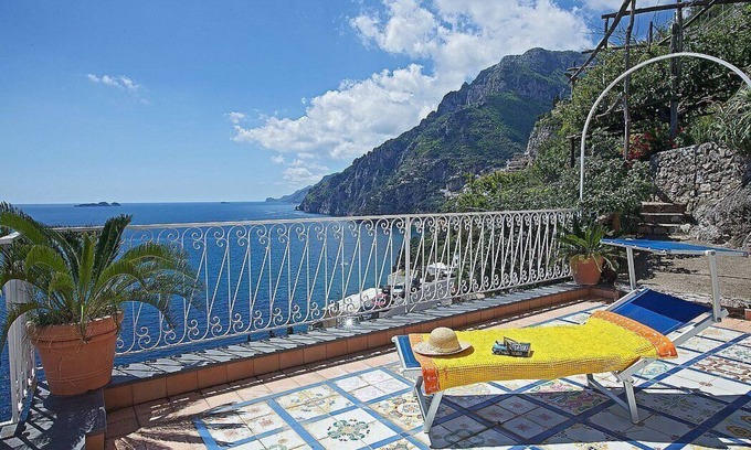 Arienzo Villa | Villa Greta: una pintoresca cabaña frente al sol y al mar.