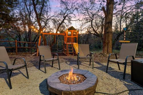 Upper Moonridge Casa | Villa Grove by Rather Be Properties