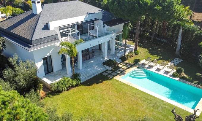 Urbanización Hacienda las Chapas Villa | Villa 'Hacienda Las Chapas' con piscina privada, Wi-Fi y aire acondicionado
