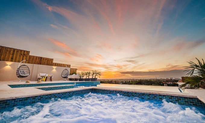 Sabana Liber Villa | Stunning Sunset Views, Big Pool, Hot Tub, Sleeps 8
