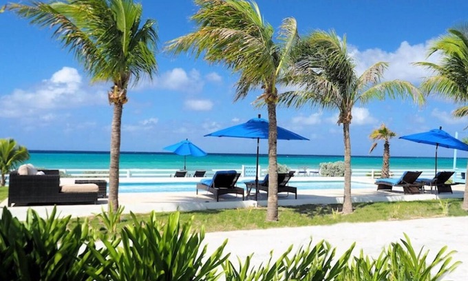 Cockburn Town Casa | Villa Hues of Blues on Grand Turk Island