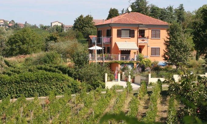 Montecalvo Versiggia Apartamento | Villa I Due Padroni, two apartment House - Apartment Loggione