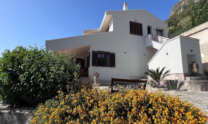 Castellammare del Golfo Villa | Villa en Castellammare cerca de Bahía Guidaloca