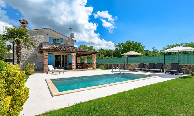 Visnjan Villa | Villa Ida with pool in Višnjan, Istria