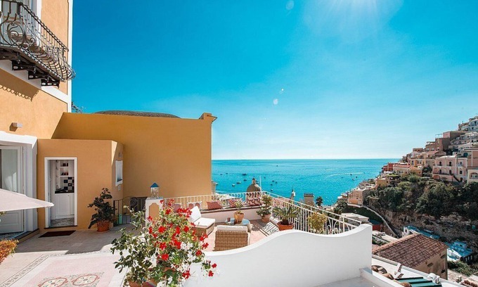 Positano City Centre Villa | Villa Idra: Una encantadora y luminosa villa de dos pisos en el corazón de Positano.