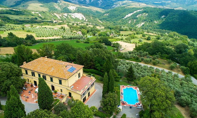 Radicofani Villa | Villa Il Giardino with Private Swimming Pool, Garden, Ideal for Weddings