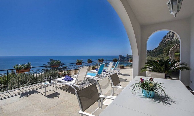 Sirenuse Casa | Villa Ilona Piccola: A splendid and luminous two-story independent house which faces the sun and the sea, with Free WI-FI.