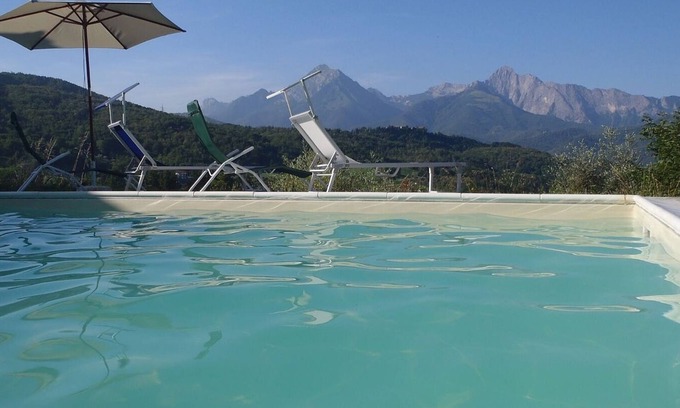Casola in Lunigiana Villa | Villa en 2 acres: gran piscina privada climatizada; 360 grados Vistas impresionantes; Wi-Fi gratis