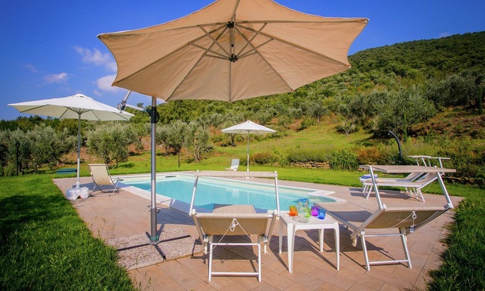 San Pietro a Cegliolo Villa | Villa en Cortona con Piscina y Vista a Chiana
