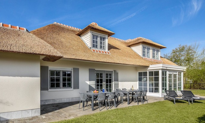 Domburg Villa | Villa reformada en Domburg