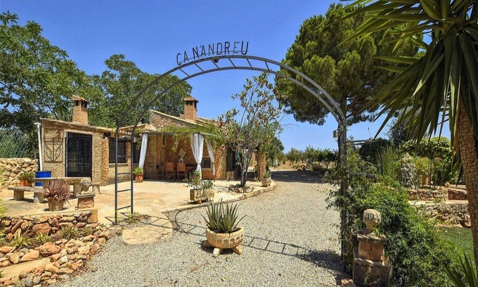 Santa Maria del Cami Casa | Villa en Mallorca con Piscina y Montañas