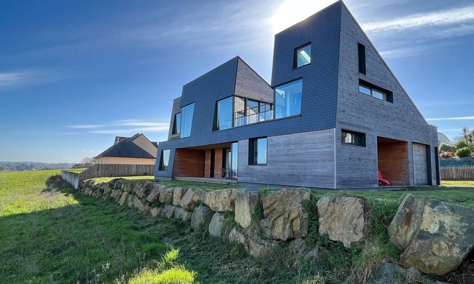 Locquirec Casa | Villa with superb sea view, beach access 400 m