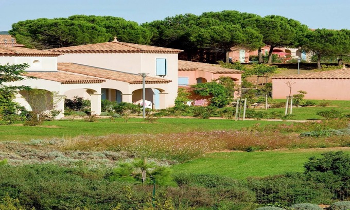 Homps Casa | Villa en Francia con Vista al Lago y Piscina