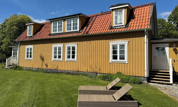 Bro Casa | Villa in grand environment