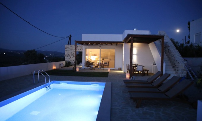 Kamilari Villa | Villa en Kamilari, Heraklion y alrededores con vistas al mar y montaña y piscina privada