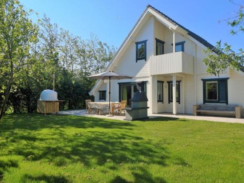 Municipality of Veere Villa | Villa in Oostkapelle with barbecue