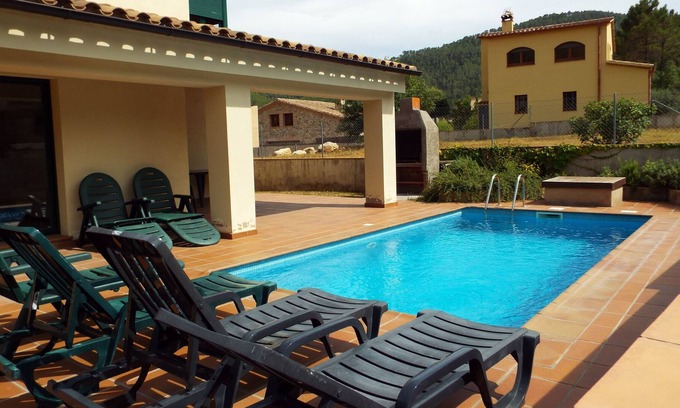 Sant Llorenc de la Muga Villa | Villa en zona rural tranquila con piscina privada (abierta de mayo a septiembre)