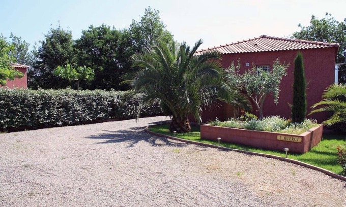 Poggio-Mezzana Casa | Villa en residencia privada junto al mar en parque sombreado.
