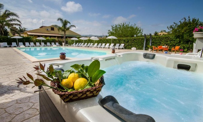 Piana Calzata Casa | Villa in recidence a 100 metri dal mare con servizio di piscina a 100 metri vicino Cefalu