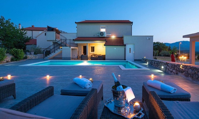 Trilj Villa | Villa en Ugljane con Piscina y Naturaleza