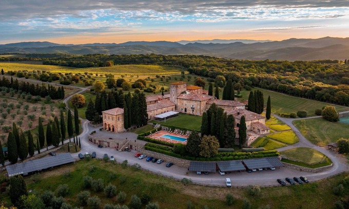 Castelnuovo Berardenga Villa | Villa en Vagliagli con 52 habitaciones, capacidad 127