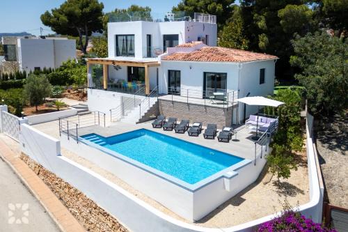 Urbanitzacio la Fustera Villa | Villa Ipanema by Abahana Villas