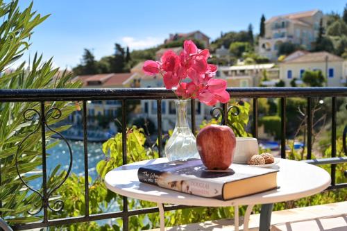 Fiskardo Casa | Villa Ireni Waterfont