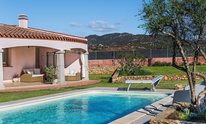 Costa Rei Villa | Villa 'Iris' con piscina privada, Wi-Fi y aire acondicionado