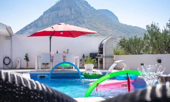 Podstrana Villa | Villa Irresistible