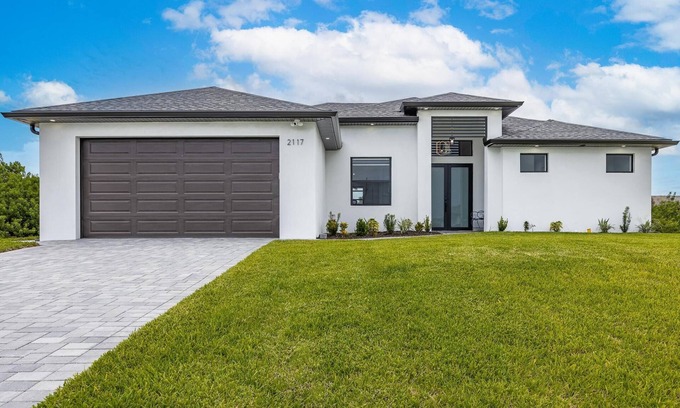Mariner Villa | Villa Isla de Lilly - Luxury New Home with heated pool & man cave w/ billiards