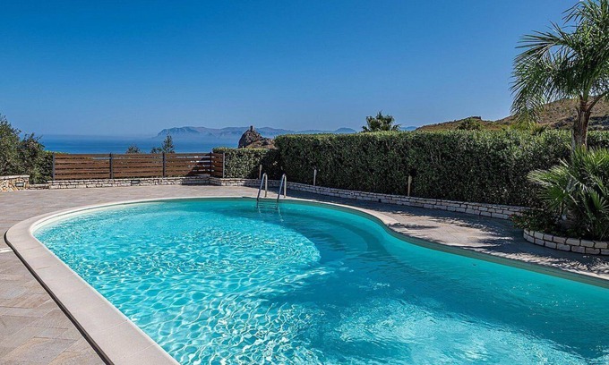 Scopello Villa | Villa Argenta: A welcoming one-story villa in a quiet position, located on a hillside above the sea, with Free WI-FI.