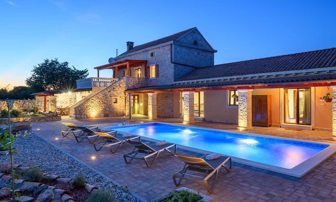 Biograd na Moru Villa | Villa Jacassa with heated swimming pool and jacuzzi