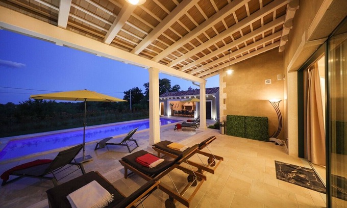 Kringa Villa | Villa Jakob with Pool and Sauna