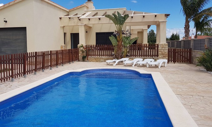 Les Tres Cales Chalet De Esquí | VILLA JASMI, chalet a 700m de la palaya