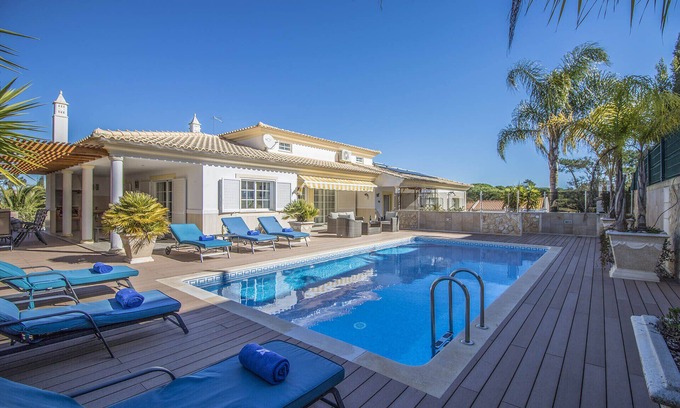 Alfa-Mar Villa | Villa Joy | 4 Dormitorios | a Pie de la Playa | Olhos de Água