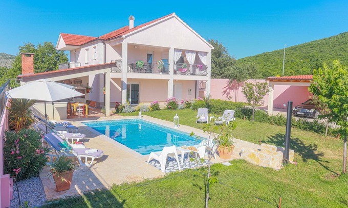 Dicmo Casa | * Villa Kalura Split * hermosa casa de vacaciones con piscina, solo para ti !!