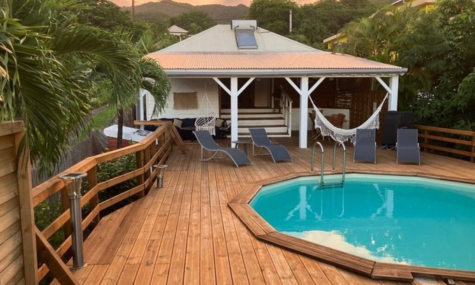 Bouillante Casa | Villa Kanawa, jardín tropical y piscina de sal privada.