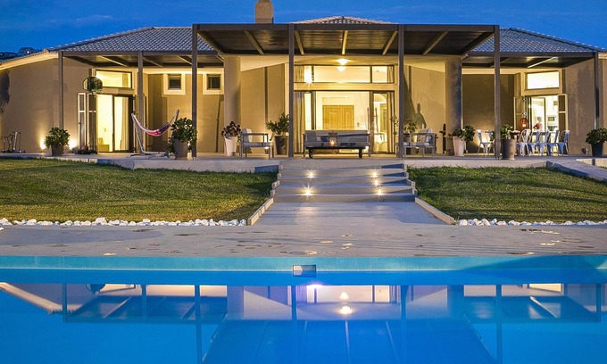 Sarlata Casa | Villa Katrin Walking Distance to Beach