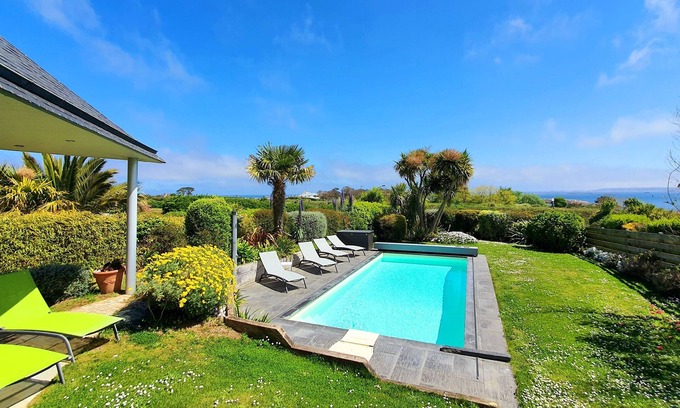 Roscoff Casa | Villa Kergaro, Sea view, sleeps 10, heated pool
