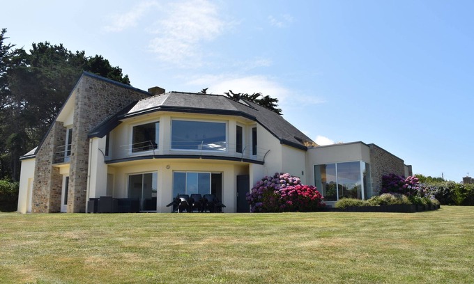 Pleubian Villa | Villa Kermati, vista al mar