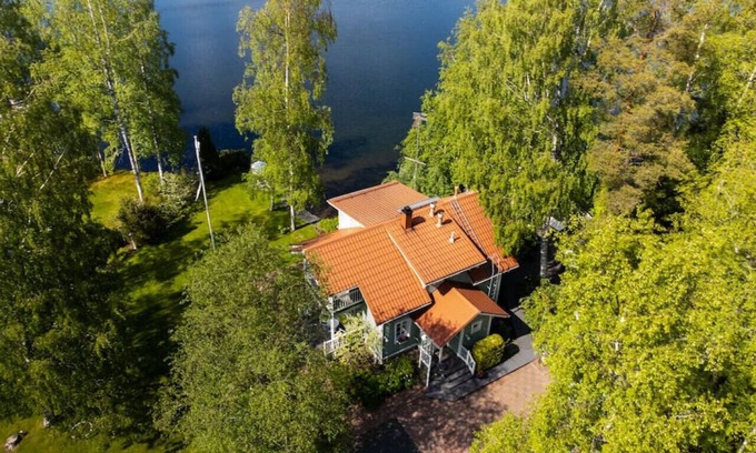 Nurmijarvi Casa | Villa Kesätie · Picturesque Lakefront Haven