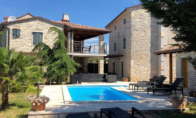 Krmed Villa | Villa Khala with 3 bedrooms for 6 persons with pool, countryside. Dog-friendly, no fees.